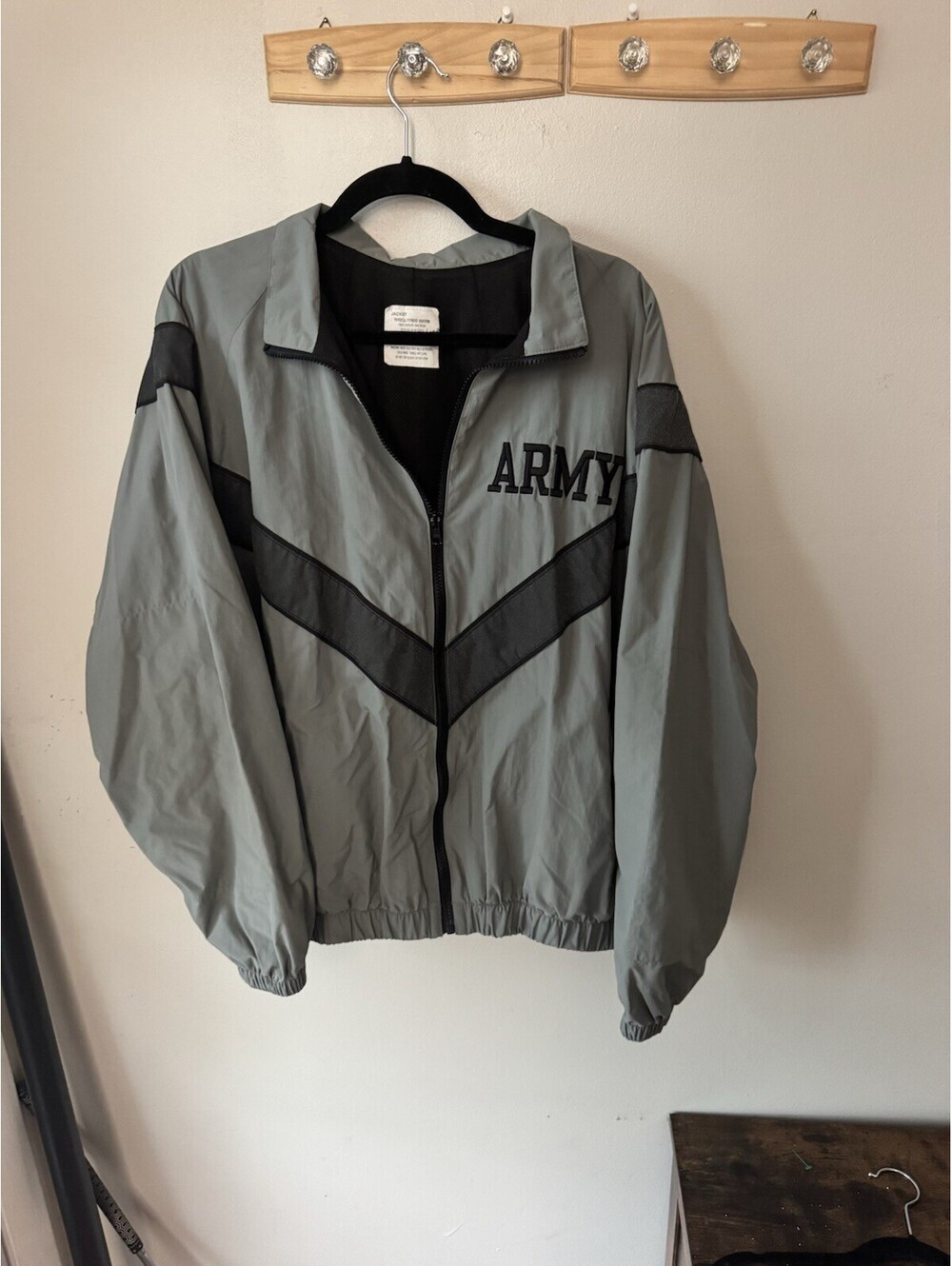US ARMY IPFU PT REFLECTIVE JACKET SIZE MEDIUM - REGULAR